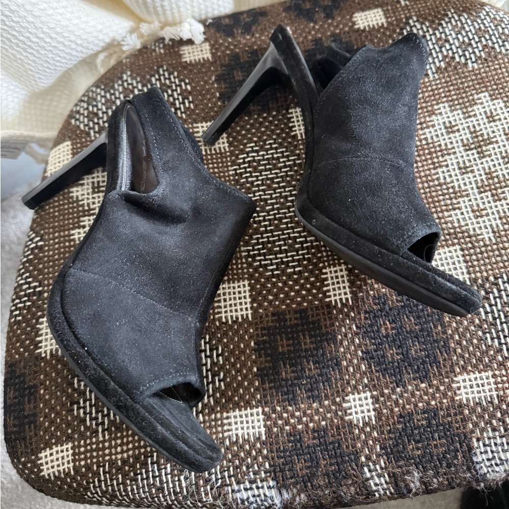 via spiga black suede heels size 9.5 M